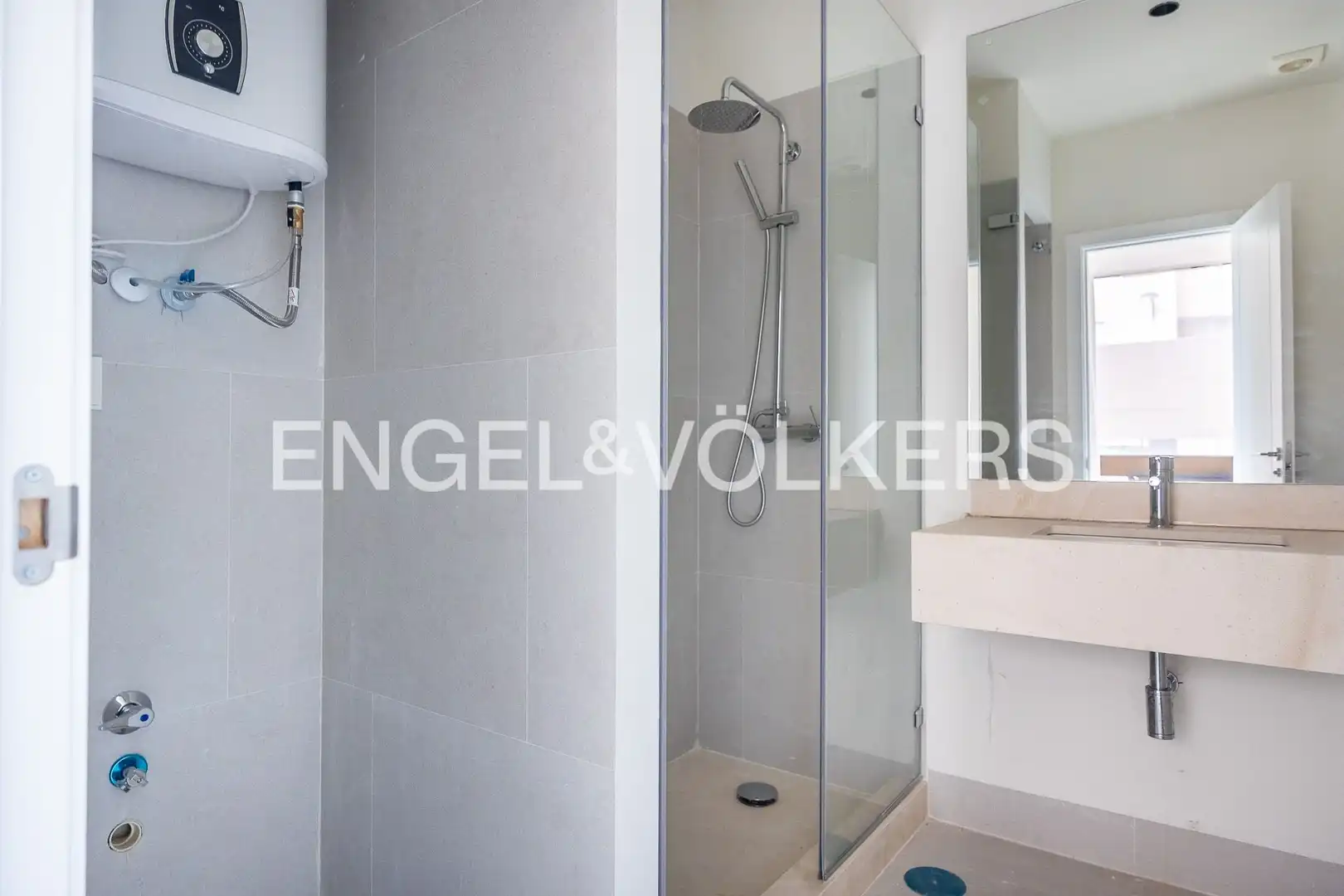 Bathroom of Flat for sale in Sevilla  with Air Conditioner and Heating