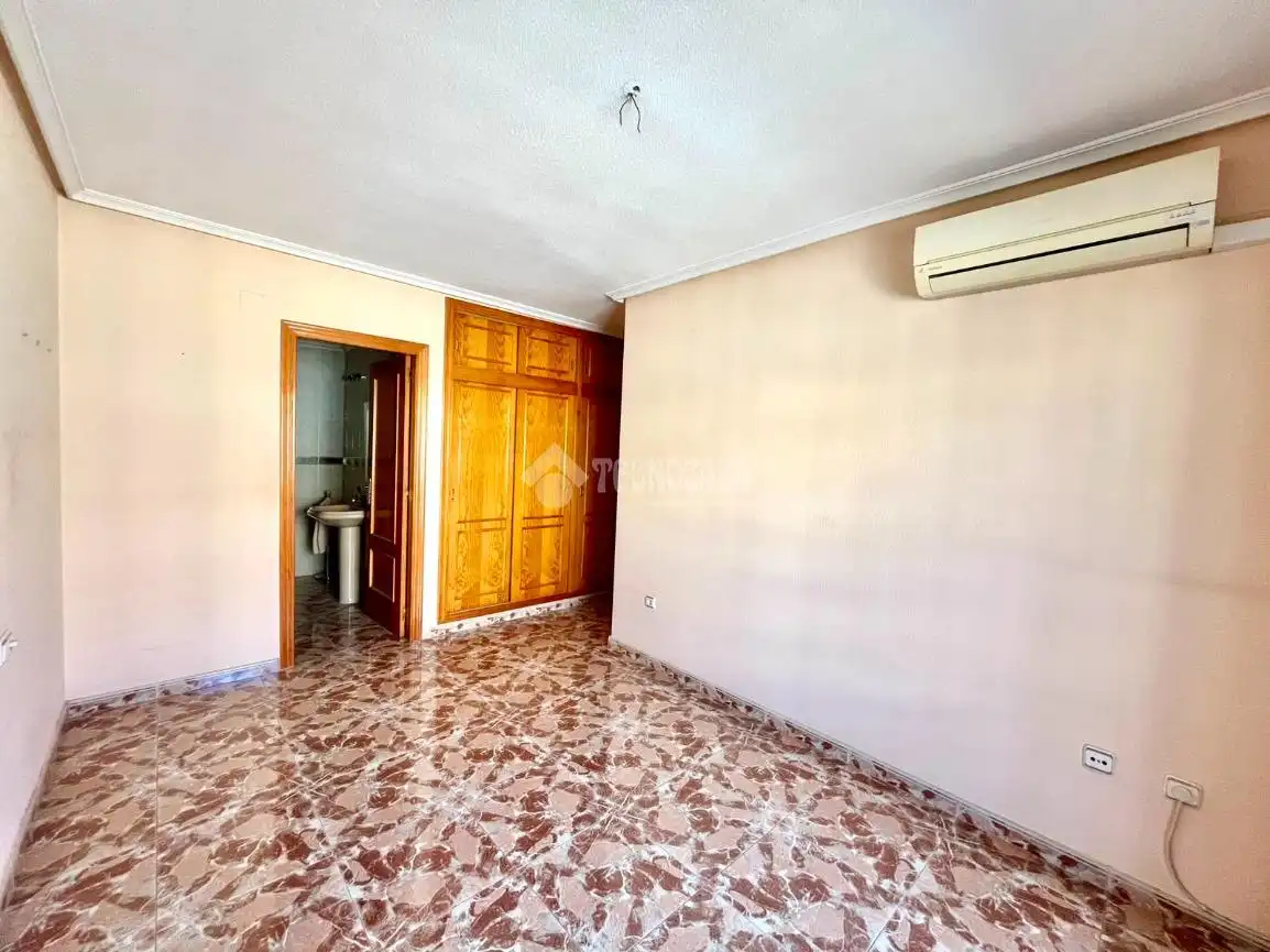 Habitación de Piso en venta en Murcia con Aire acondicionado, Calefacción y Balcón
