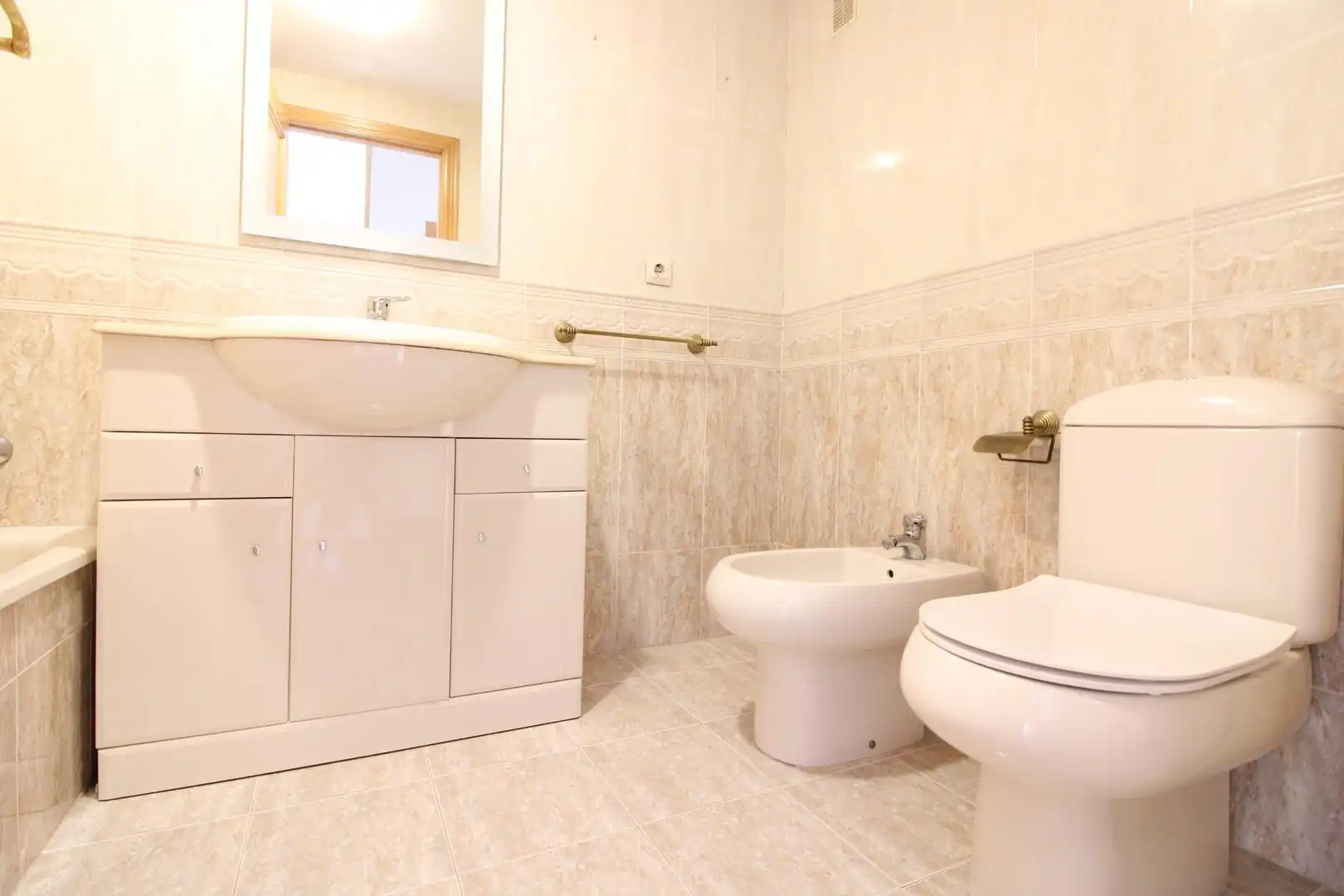 Baño de Piso en venta en Valencia con Aire acondicionado, Jardín privado y Piscina comunitaria