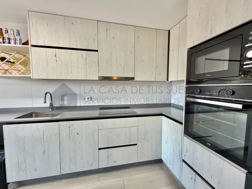 Piso en venta en Calle Azorin, El Mercado - Plaza de Toros