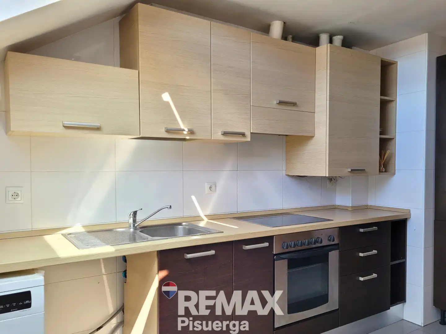 Küche von Wohnung zum Verkauf in Santovenia de Pisuerga mit Heizung, Abstellraum und Balkon