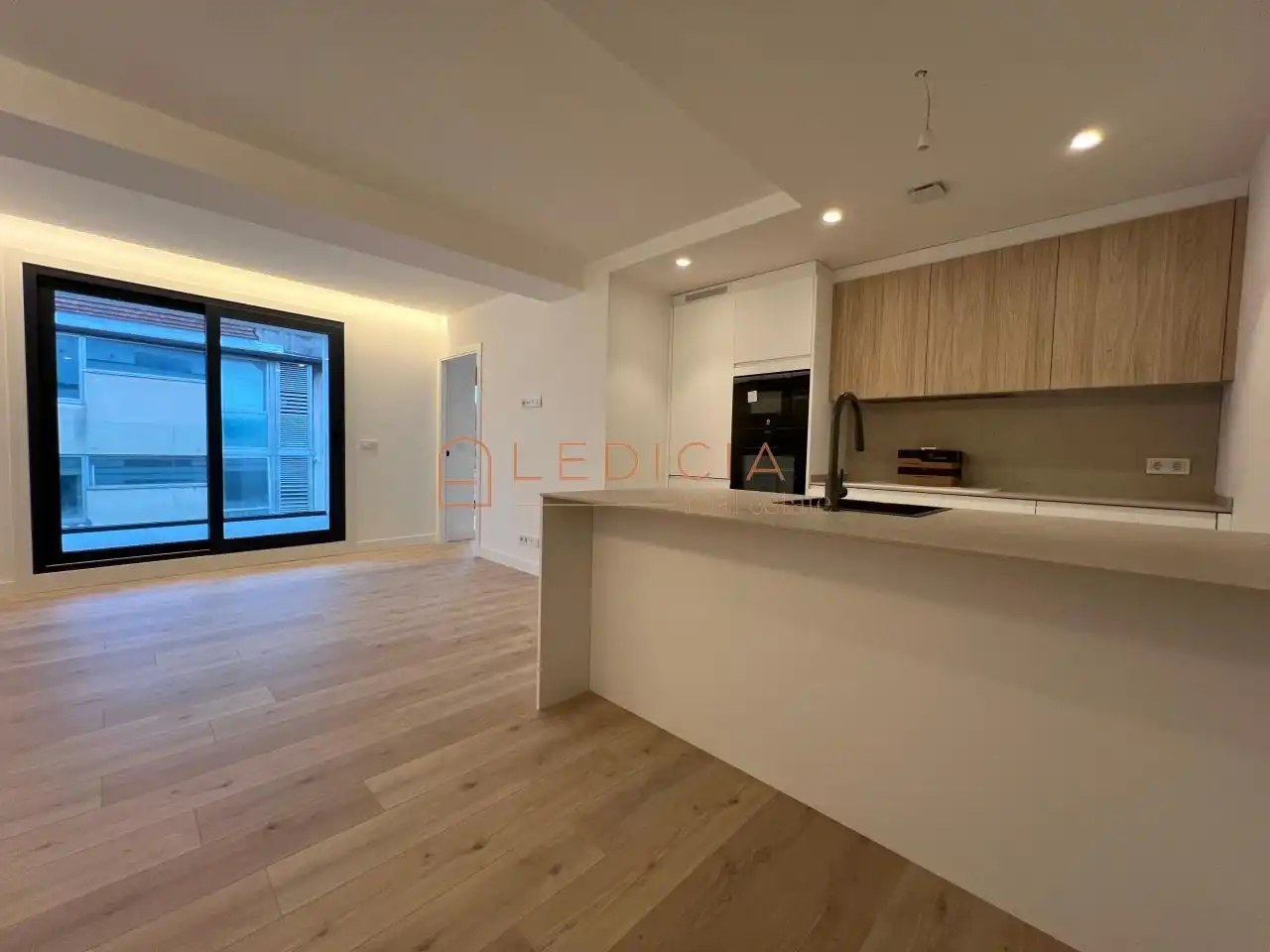 Flat with lift for sale in Sanjurjo Badía, imagen 5