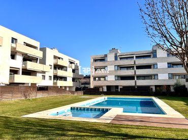 Pis amb piscina en venda a PEPITA URIZ