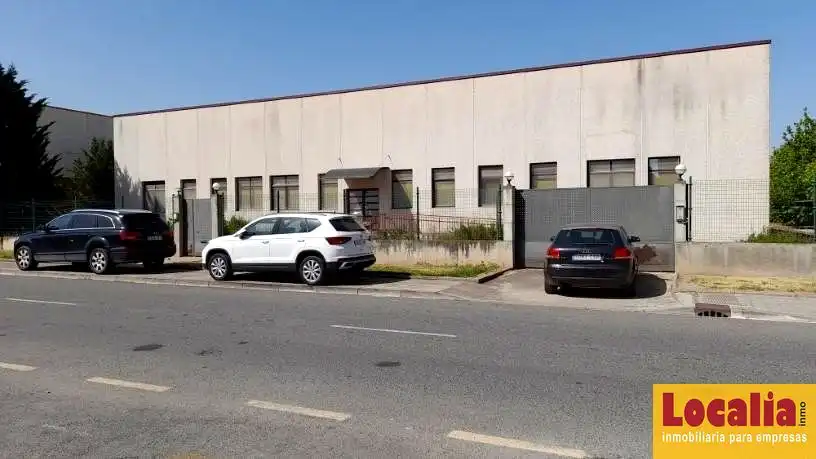 Außenansicht von Fabrikhallen zum Verkauf in Lanciego / Lantziego