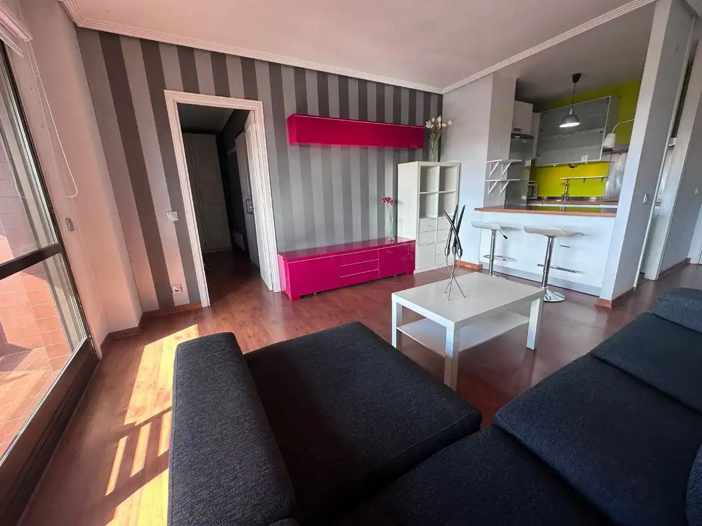 Sala d'estar de Apartament en venda en Vigo  amb Jardí privat, Parquet i Traster