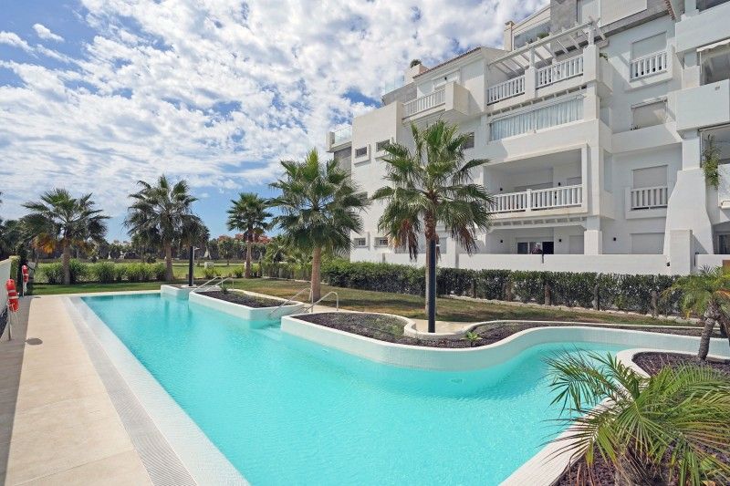 Vista exterior de Pis en venda en Motril amb Aire condicionat, Terrassa i Piscina