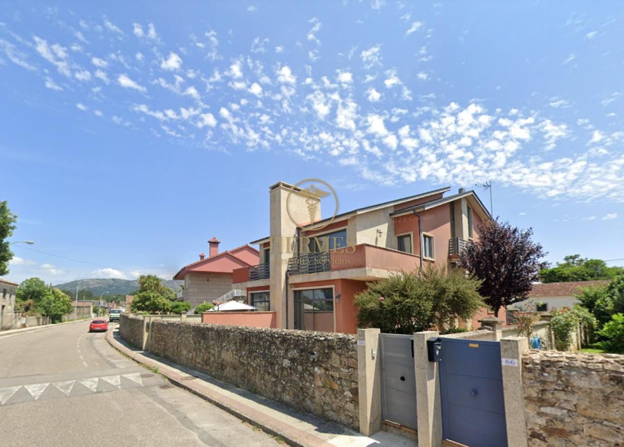 Vista exterior de Casa adosada en venta en Tomiño con Calefacción, Jardín privado y Terraza