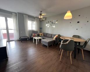 Sala d'estar de Apartament de lloguer en Mijas amb Aire condicionat, Terrassa i Balcó