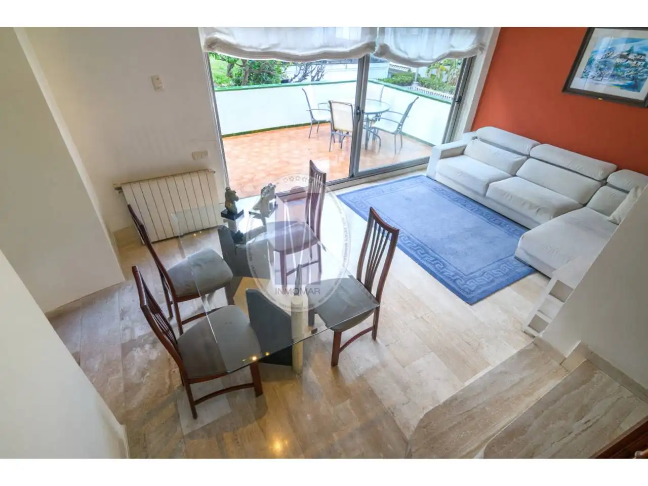Sala d'estar de Casa adosada en venda en Castelldefels amb Calefacció, Terrassa i Piscina comunitària