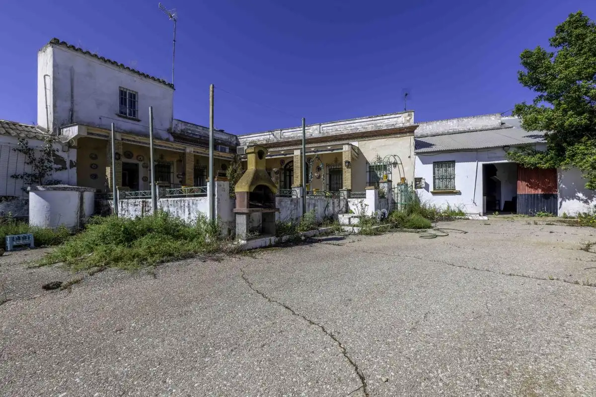 Vista exterior de Casa adosada en venta en Villanueva del Ariscal con Aire acondicionado, Calefacción y Terraza