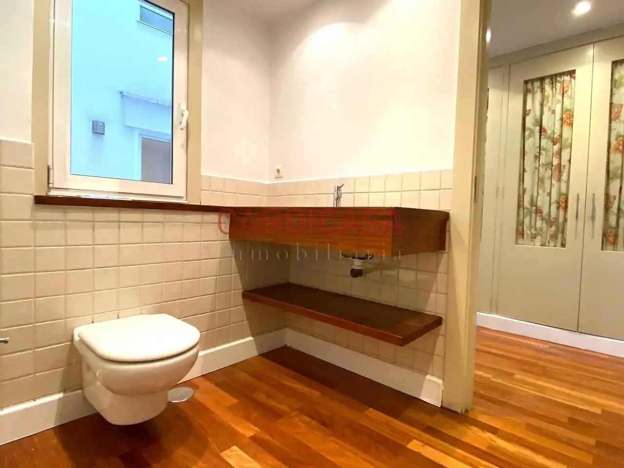 Baño de Piso de alquiler en Vigo  con Calefacción, Parquet y Balcón