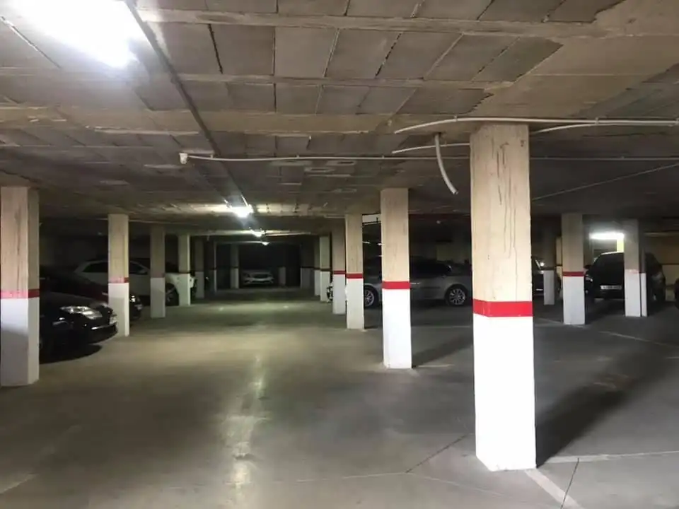 Aparcament de Apartament en venda en Llerena amb Aire condicionat, Calefacció i Traster