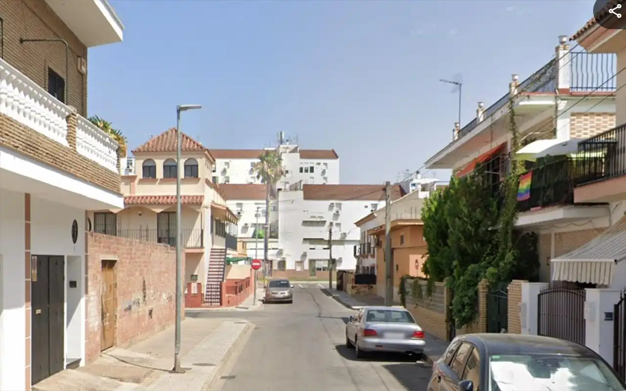 Vista exterior de Casa adosada en venda en La Rinconada amb Terrassa