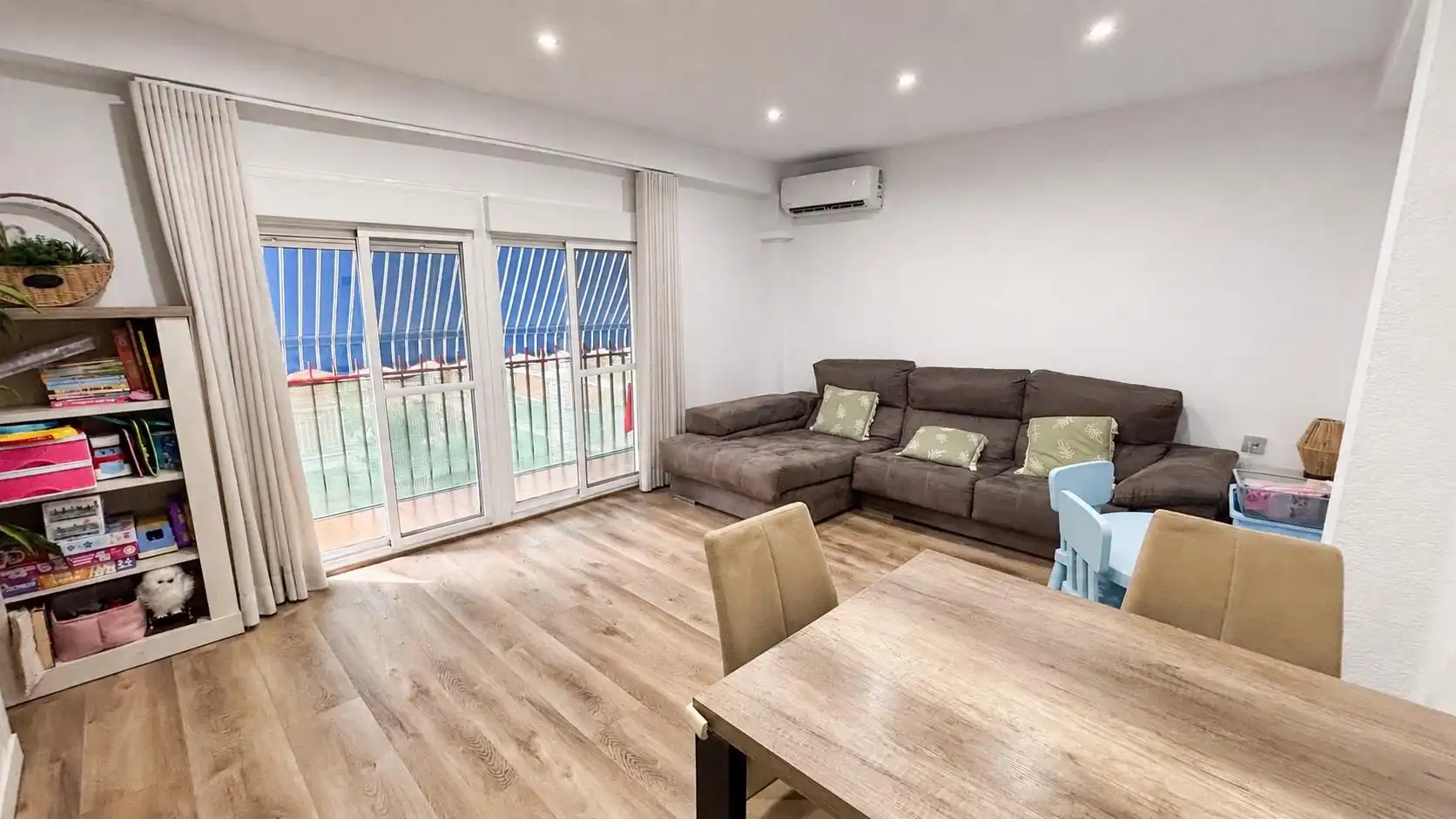 Wohnzimmer von Wohnung zum Verkauf in Mislata mit Klimaanlage, Möbliert und Balkon