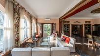 Living room of House or chalet for sale in  Madrid Capital  with Air Conditioner, Heating and Private garden