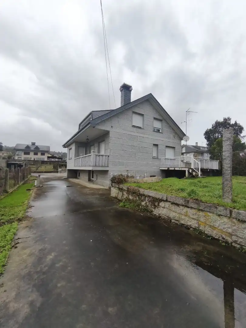Vista exterior de Casa o chalet en venta en Barbadás con Calefacción, Jardín privado y Parquet