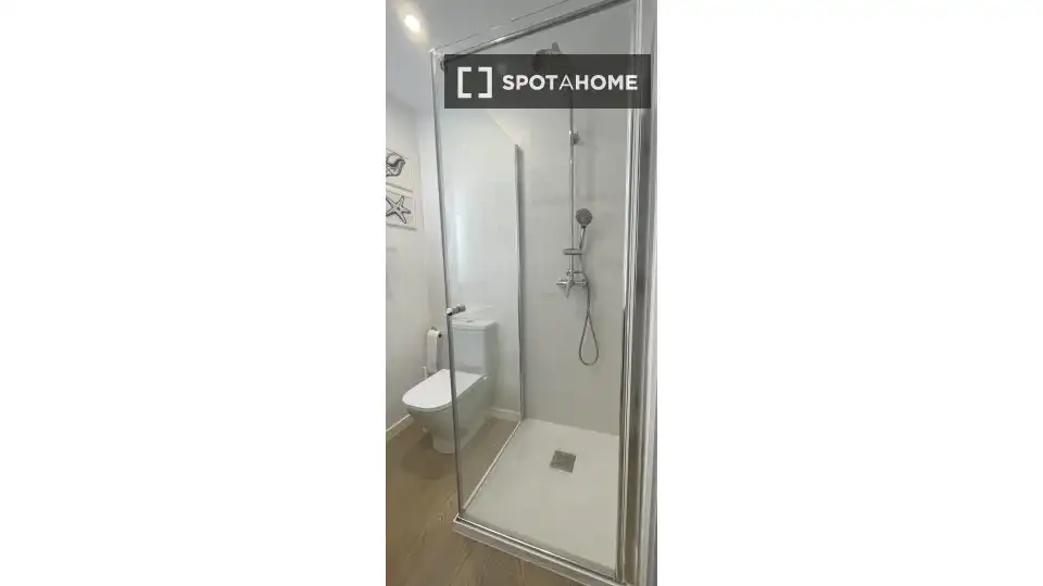 Badezimmer von Wohnung zur untervermieten in Sitges mit Klimaanlage und Terrasse