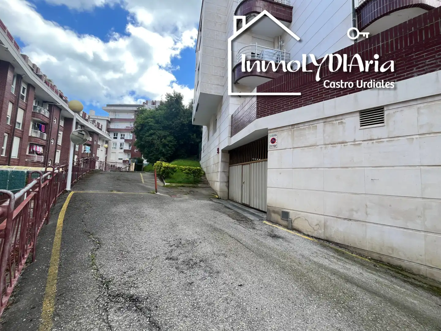Vista exterior de Piso en venta en Castro-Urdiales con Calefacción, Parquet y Terraza