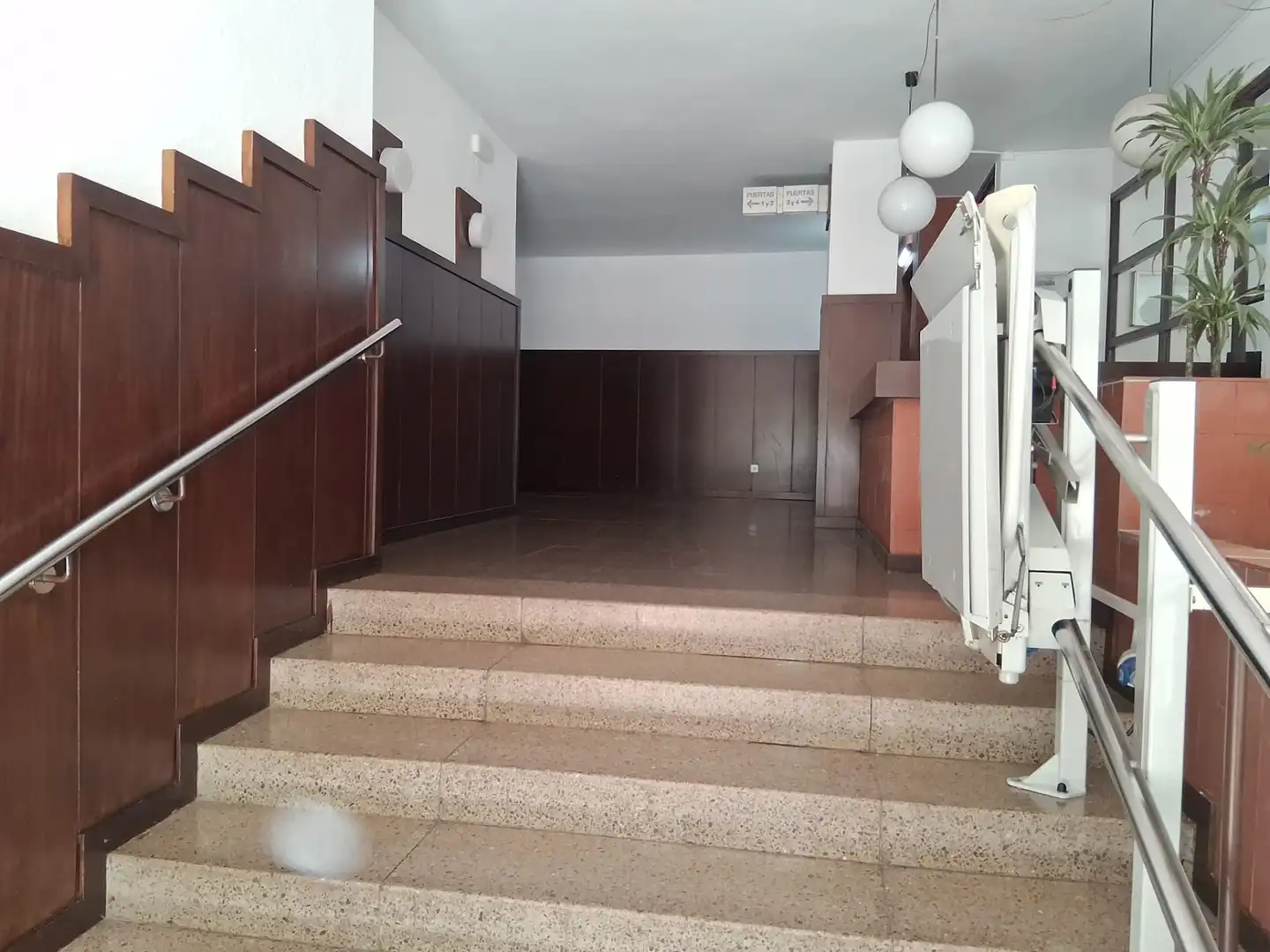 Wohnung zum Verkauf in Sabadell mit Heizung, Parkett und Ofen