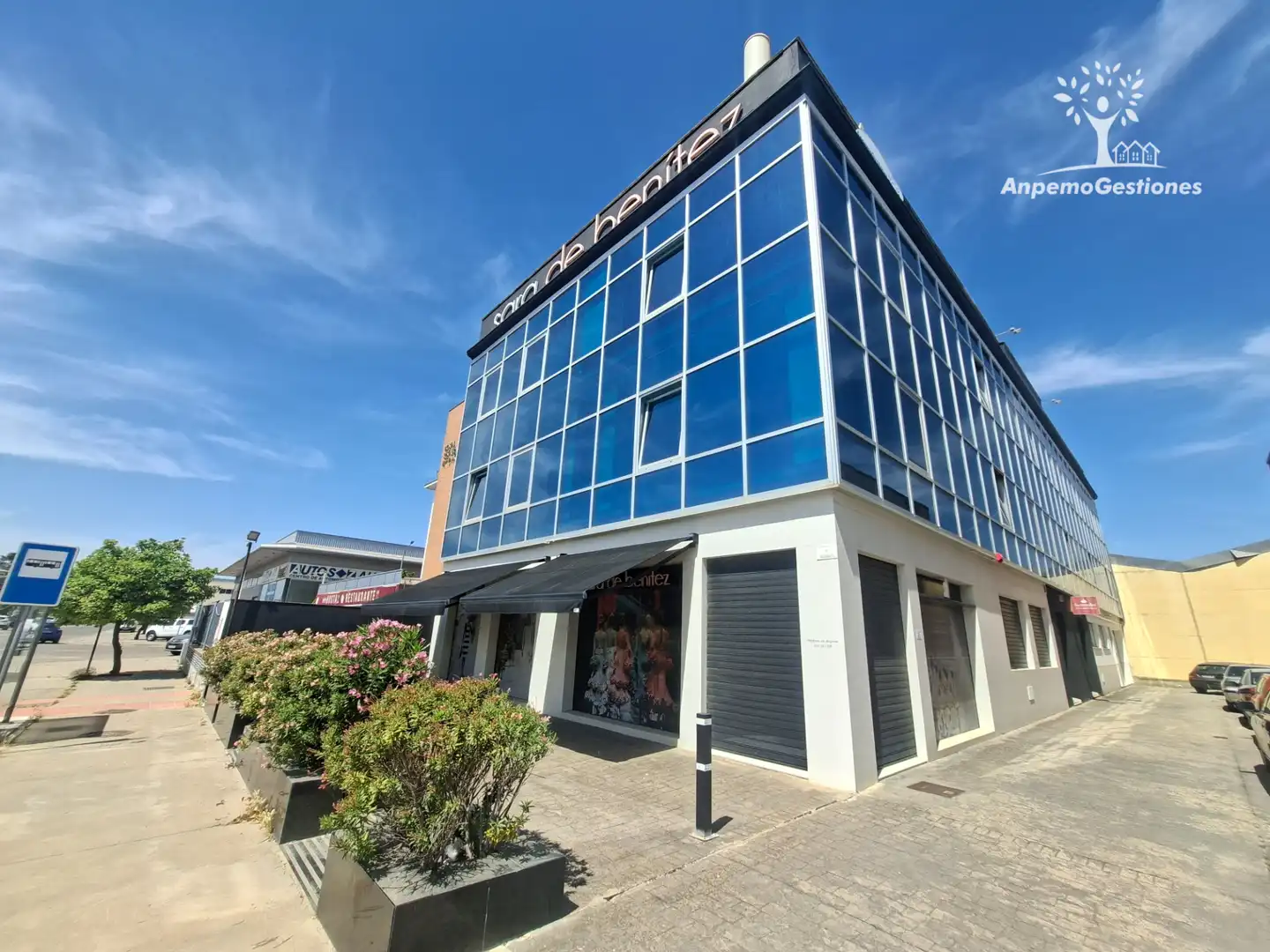 Vista exterior de Oficina de alquiler en Palma del Río