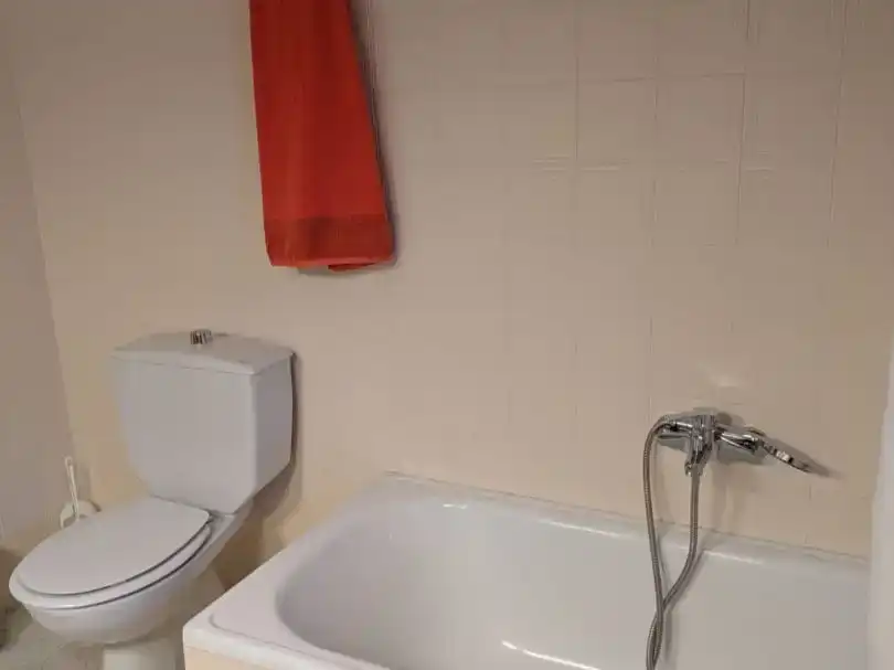 Bany de Pis en venda en Onil amb Jardí privat, Traster i Piscina