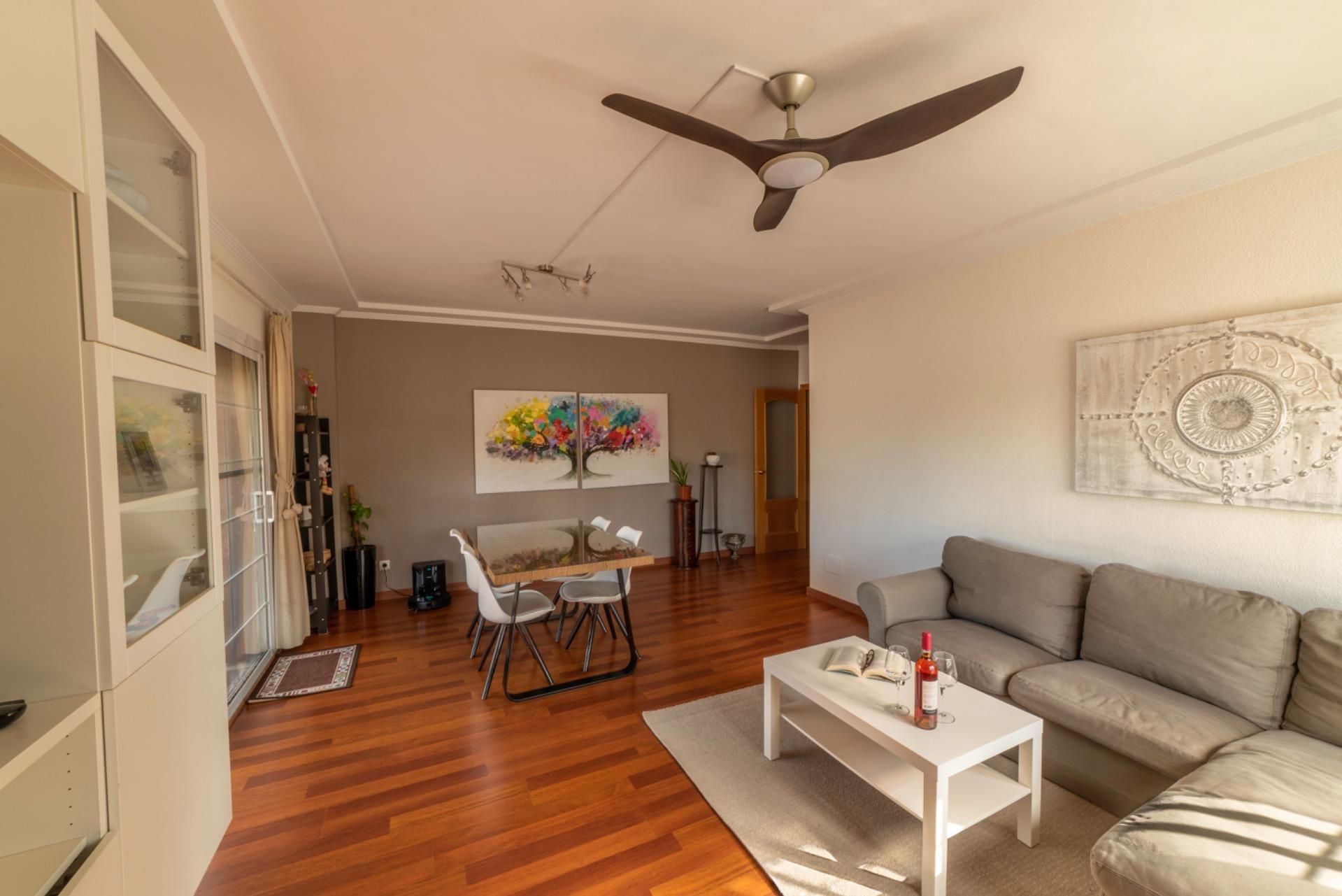 Living room of Flat for sale in Alcúdia  with Air Conditioner, Private garden and Terrace