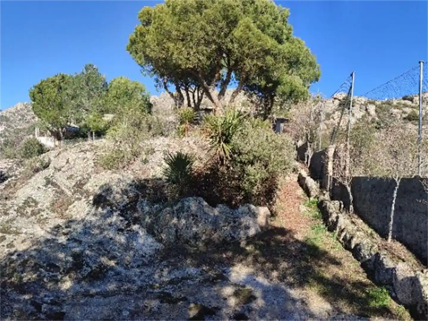 Country house zum Verkauf in Valdemanco mit Privatgarten, Abstellraum und Ofen