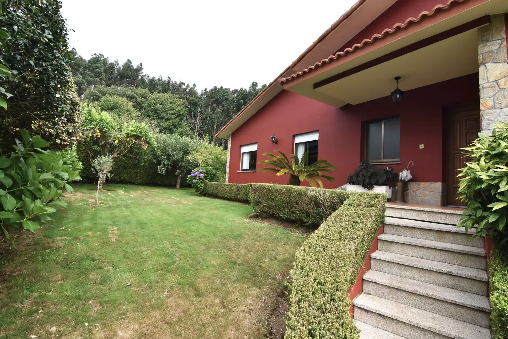 Jardín de Casa o chalet en venta en Oleiros con Calefacción, Jardín privado y Parquet