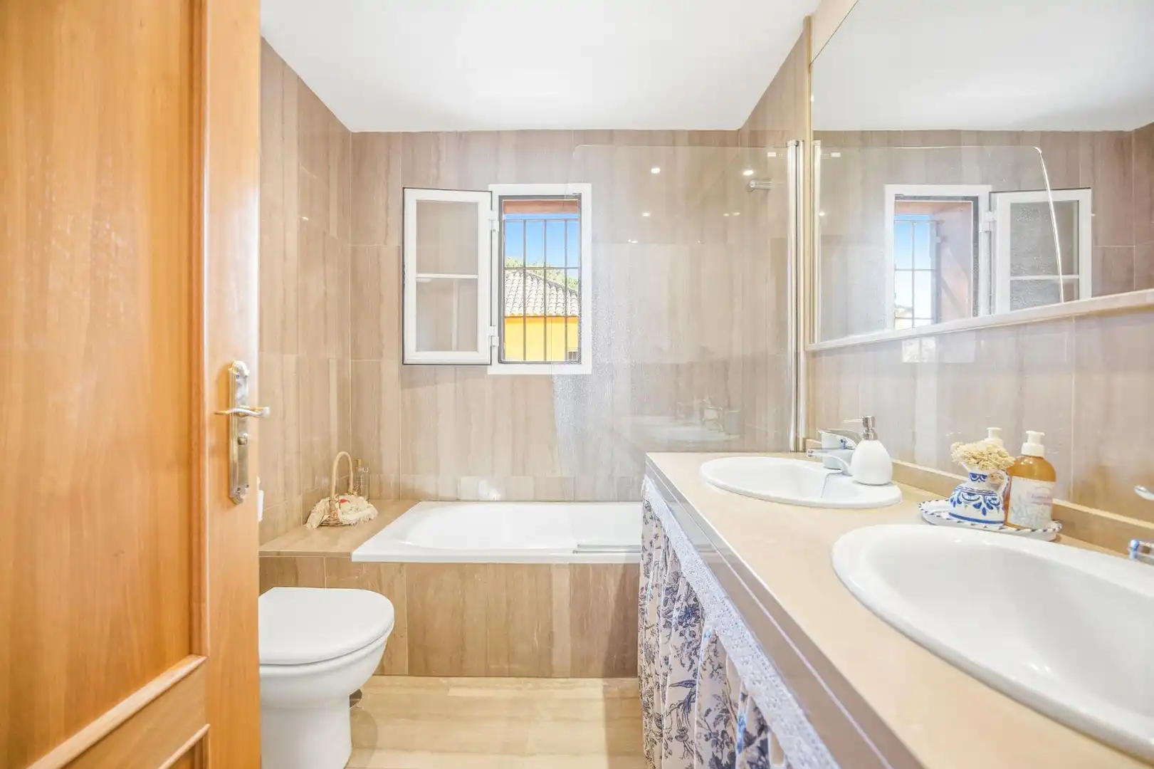 Chalet con terraza en venta en Novo Sancti Petri, imagen 11
