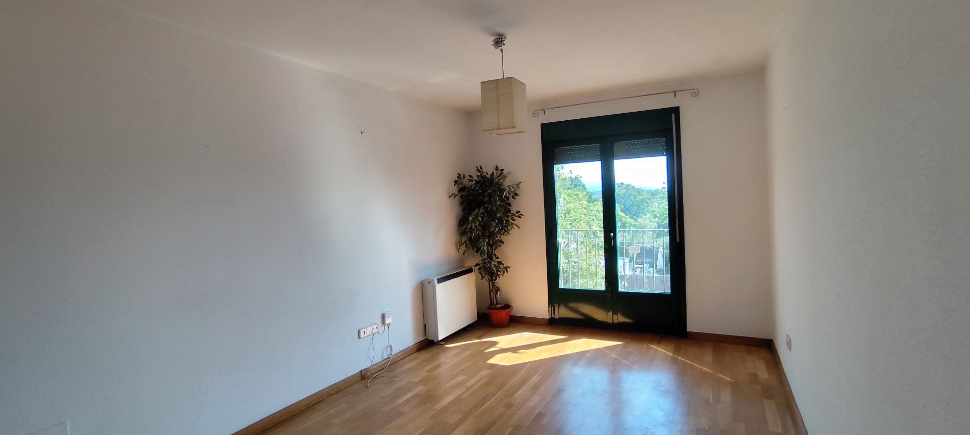 Living room of Flat for sale in El Escorial  with Heating, Parquet flooring and Balcony