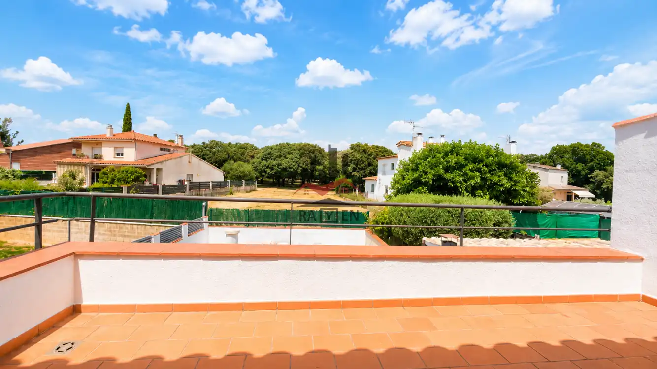 Casa adosada en venda a Avinyonet de Puigventós