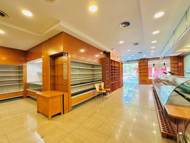 Local comercial en Alquiler en Carrer PRAT DE LA RIBA,DE en Vallparadís - Antic Poble de Sant Pere