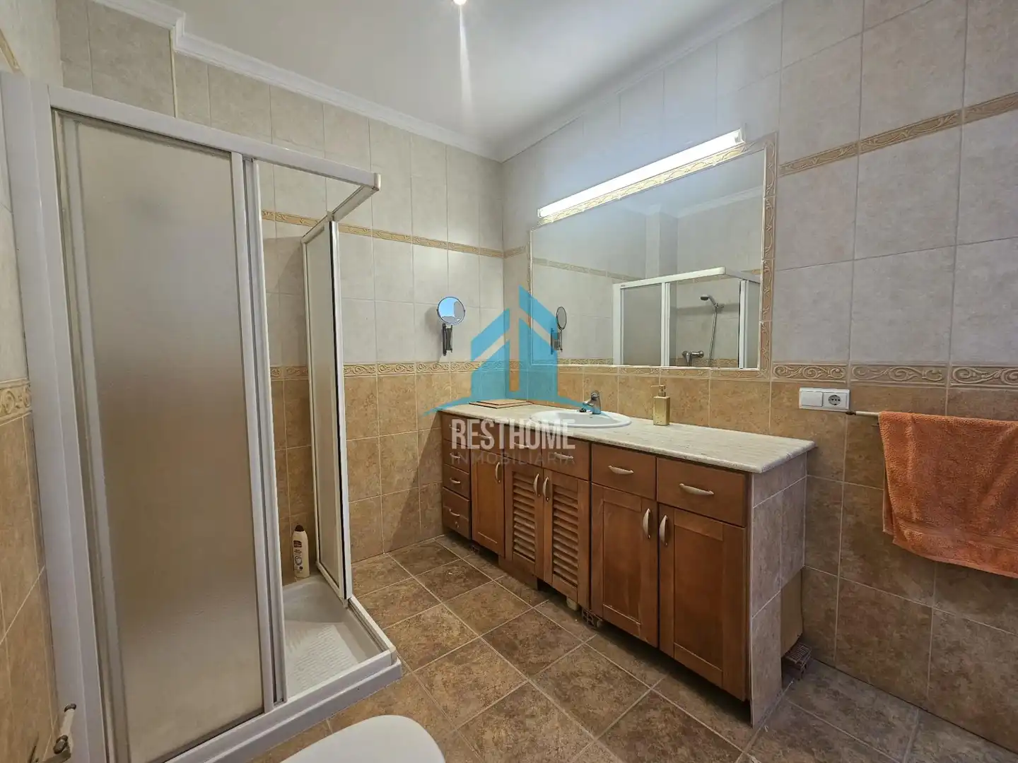 Badezimmer von Einfamilien-Reihenhaus zum Verkauf in Guadassuar mit Heizung, Terrasse und Abstellraum