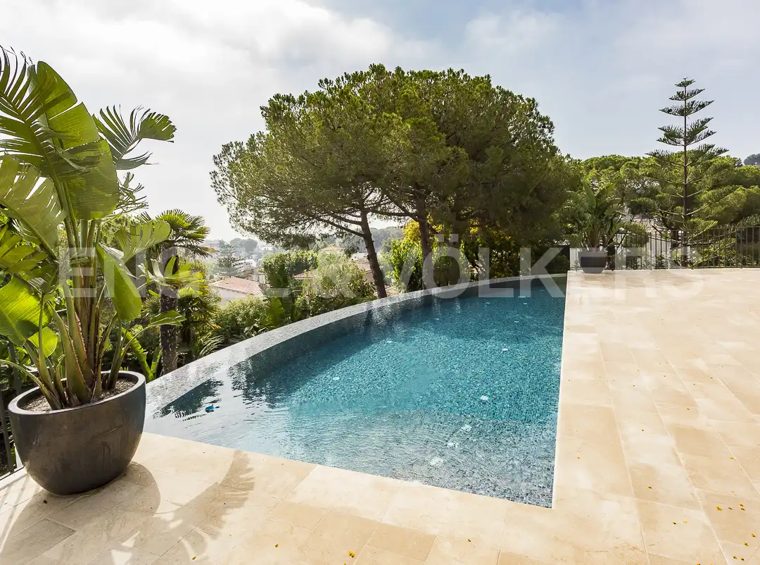 Swimming pool of Houses for sale in Castelldefels  with Air Conditioner, Heating and Private garden