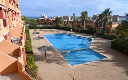 Piscina de Apartament en venda en La Manga del Mar Menor amb Terrassa, Moblat i Forn