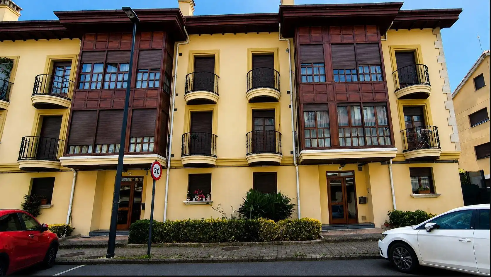 Vista exterior de Piso en venta en Cartes con Calefacción y Balcón