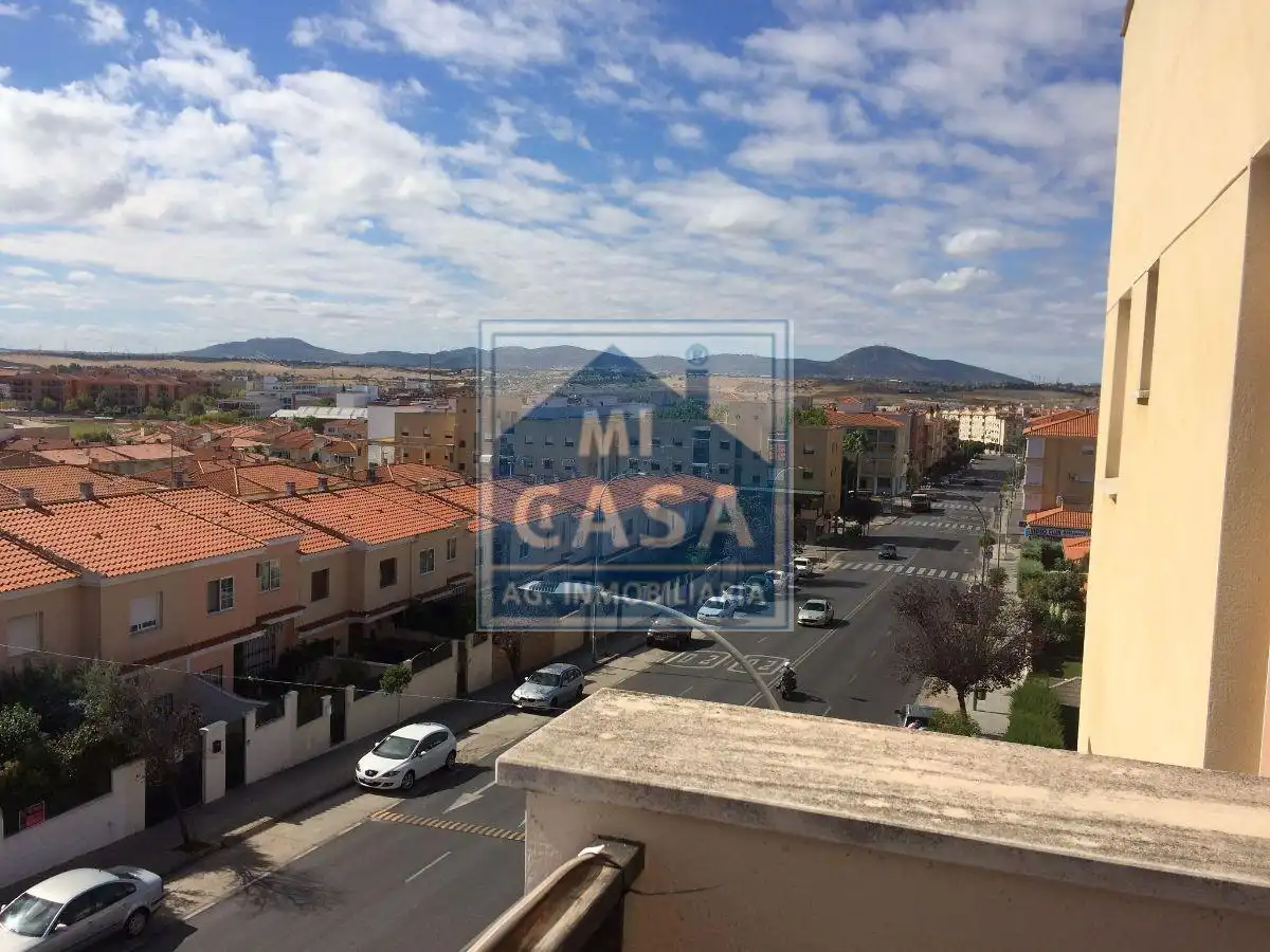 Außenansicht von Wohnung zur Miete in Mérida mit Heizung, Terrasse und Abstellraum