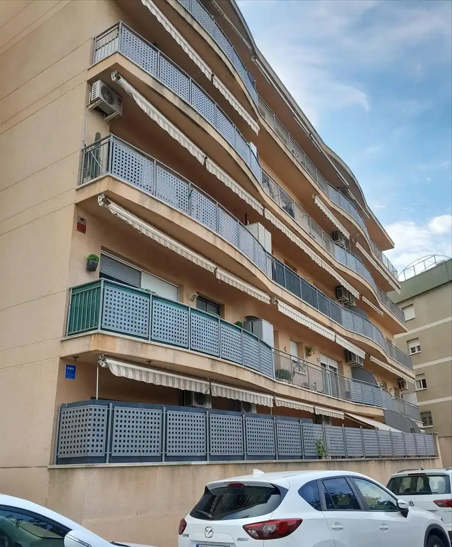 Vista exterior de Pis en venda en Montornès del Vallès
