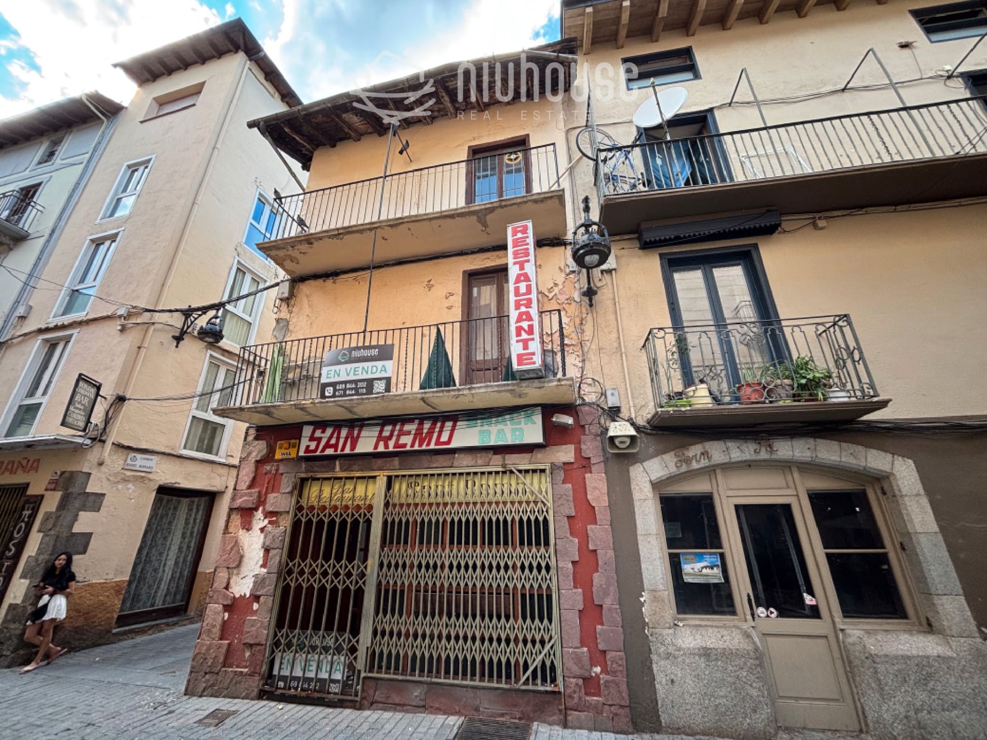 Vista exterior de Edifici en venda en Puigcerdà