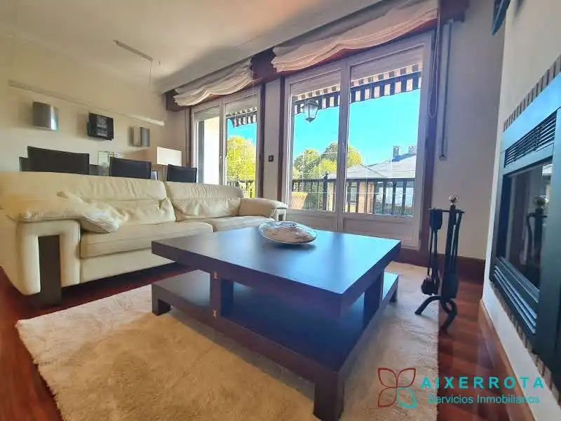 Sala d'estar de Apartament de lloguer en Getxo  amb Calefacció, Terrassa i Traster