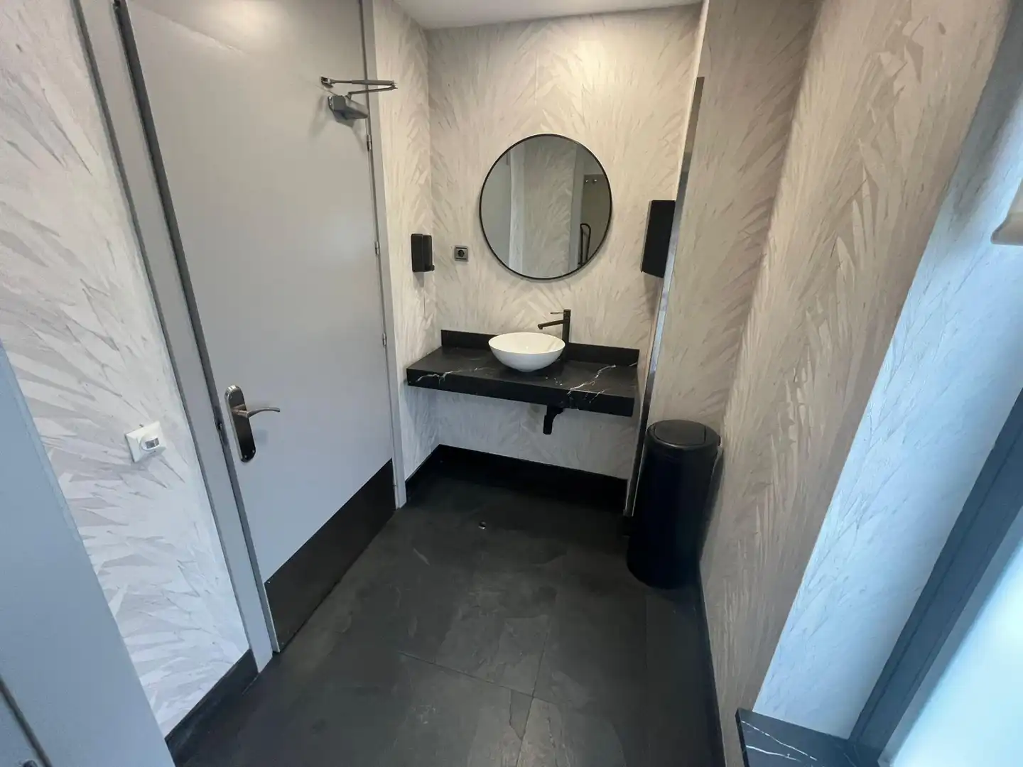 Baño de Local en traspaso en Sevilla con Amueblado