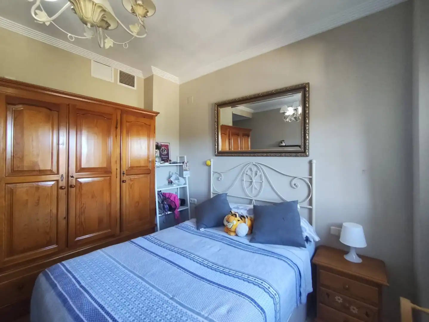 Schlafzimmer von Haus oder Chalet zum Verkauf in Gines mit Klimaanlage, Heizung und Schwimmbad