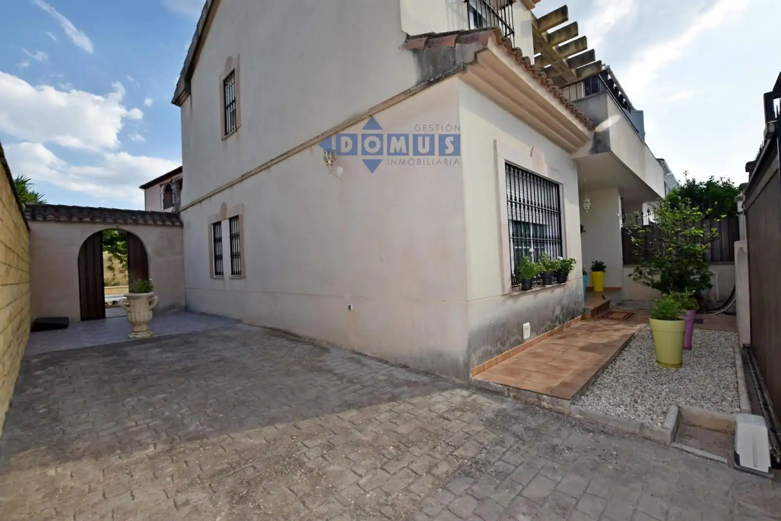 Vista exterior de Casa adosada en venda en Ronda amb Aire condicionat, Calefacció i Terrassa