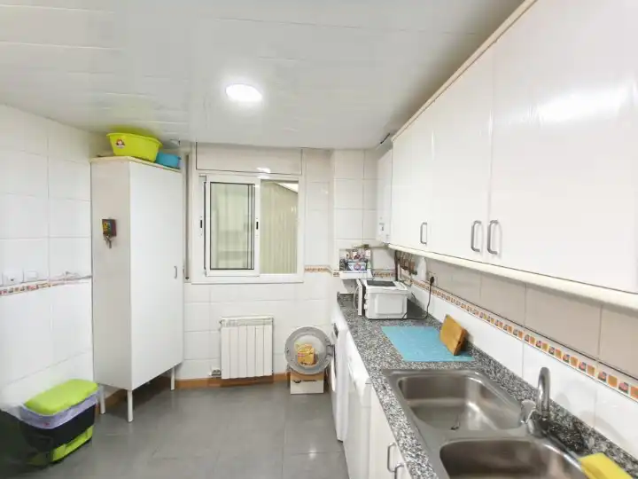 Küche von Wohnung zum Verkauf in Terrassa mit Heizung, Parkett und Balkon