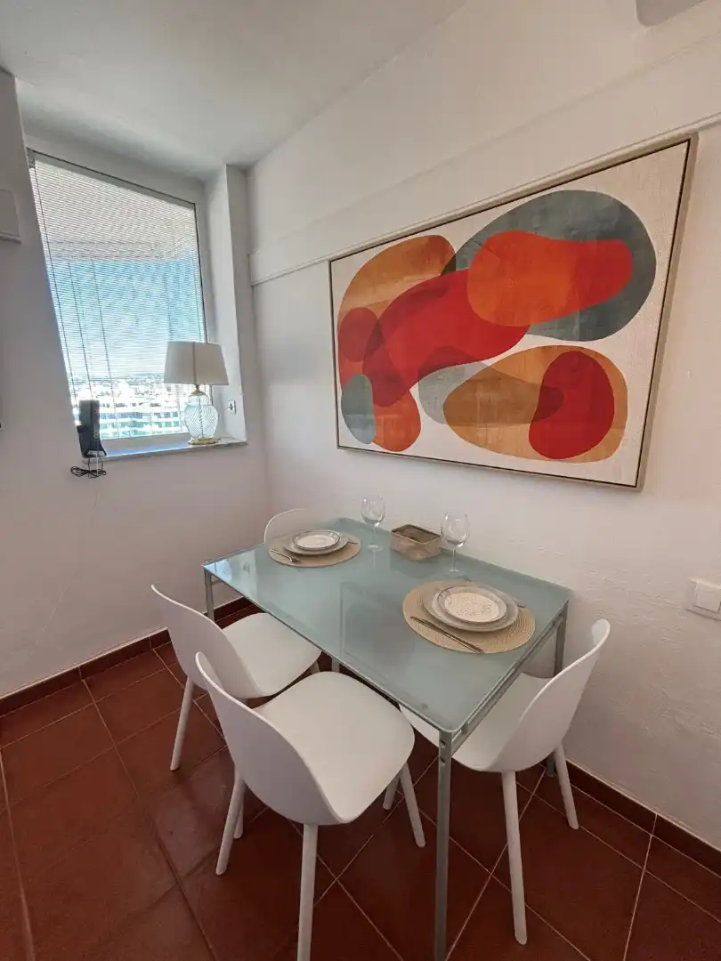 Menjador de Apartament en venda en Fuengirola amb Aire condicionat, Terrassa i Moblat
