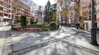 Vista exterior de Pis en venda en  Granada Capital amb Aire condicionat, Terrassa i Balcó