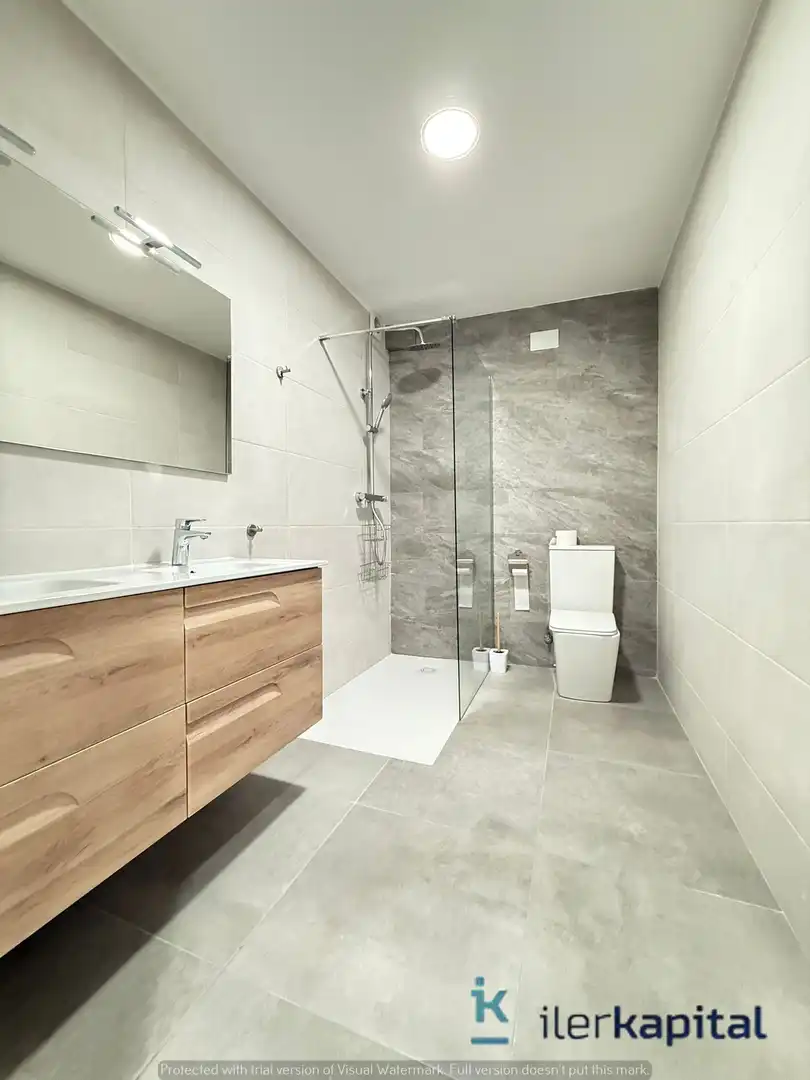 Badezimmer von Wohnung zum Verkauf in Lleida mit Klimaanlage, Heizung und Abstellraum