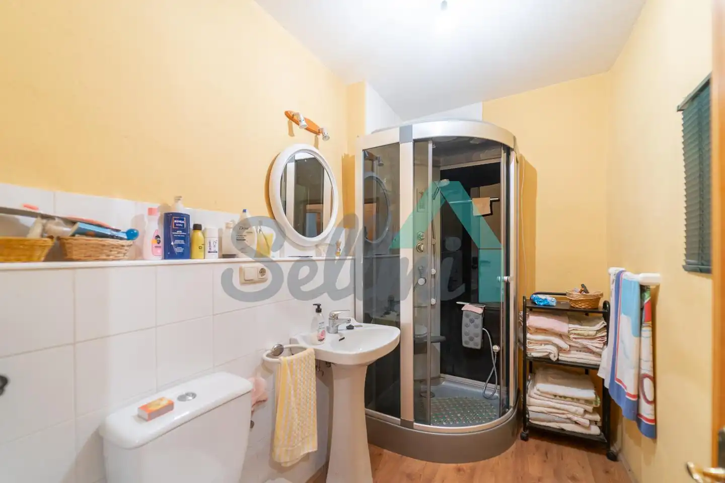 Badezimmer von Einfamilien-Reihenhaus zum Verkauf in Onís mit Heizung, Abstellraum und Balkon