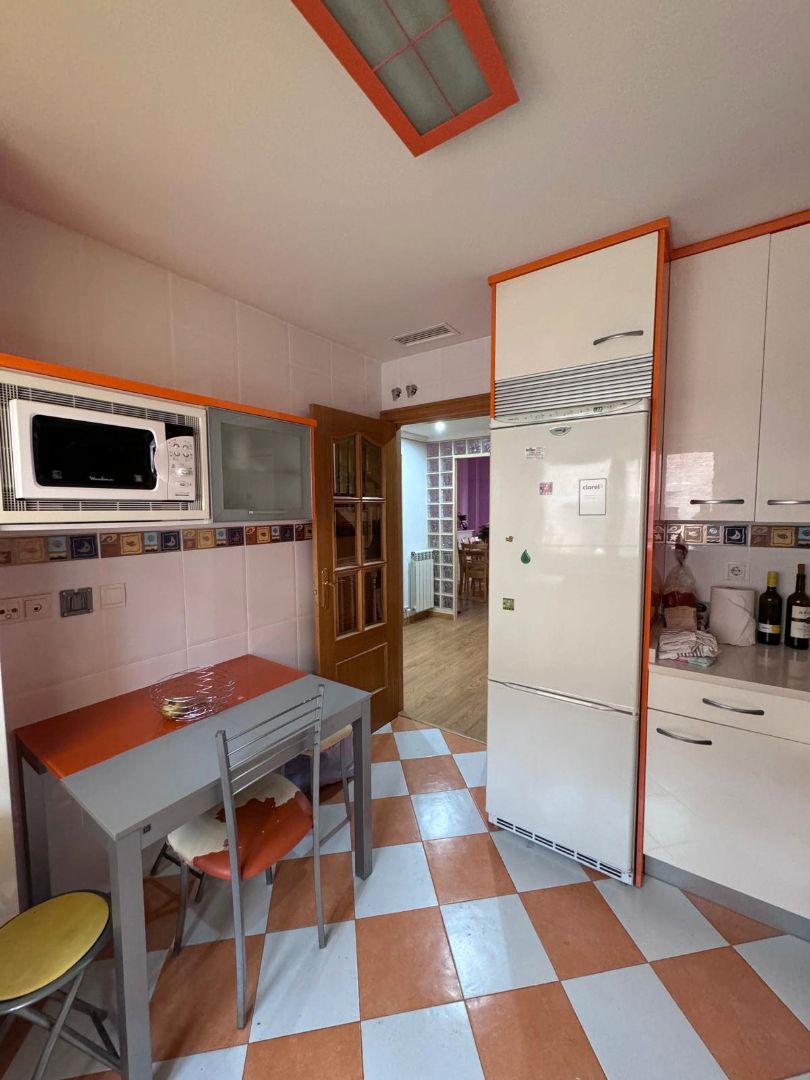 Casa adosada en venta en Calle Valle de Tena