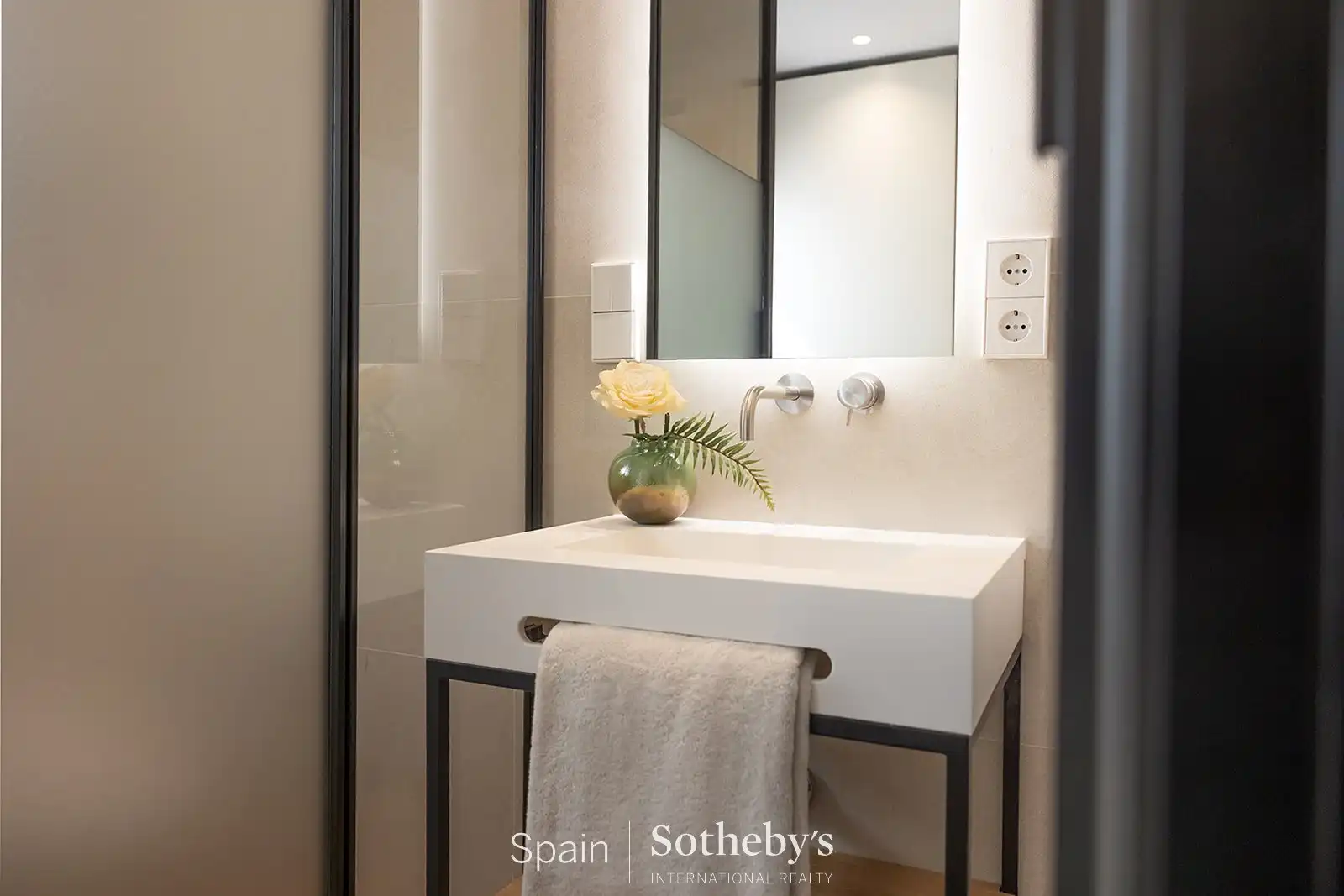 Bathroom of Apartments for sale in Madrid  with Air Conditioner and Heating